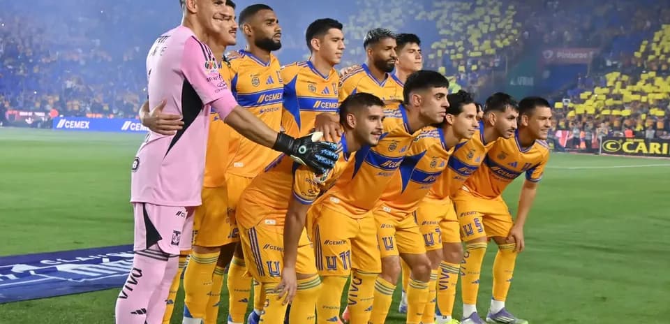 Tigres UANL team lineup before the match