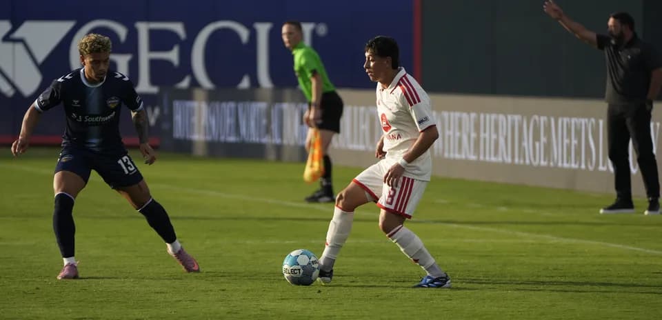 El Paso Locomotive player dribbling against Phoenix Rising