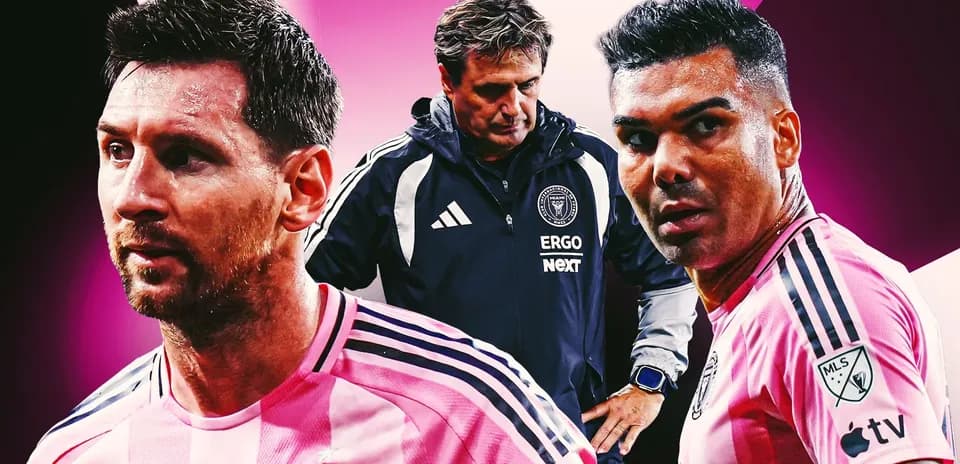 Lionel Messi and Casemiro during match with coach