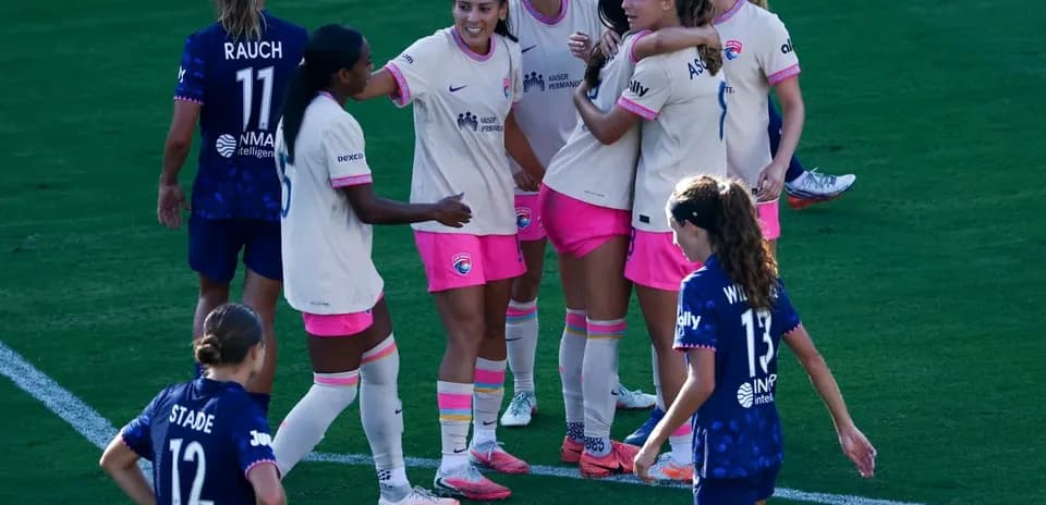 San Diego Wave celebrating a goal against North Carolina Courage
