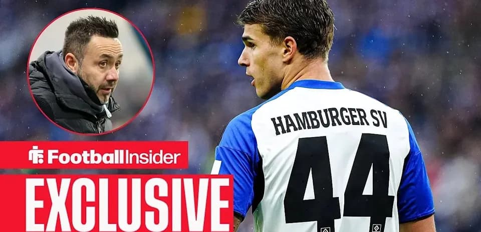 Player in Hamburger SV jersey during match action