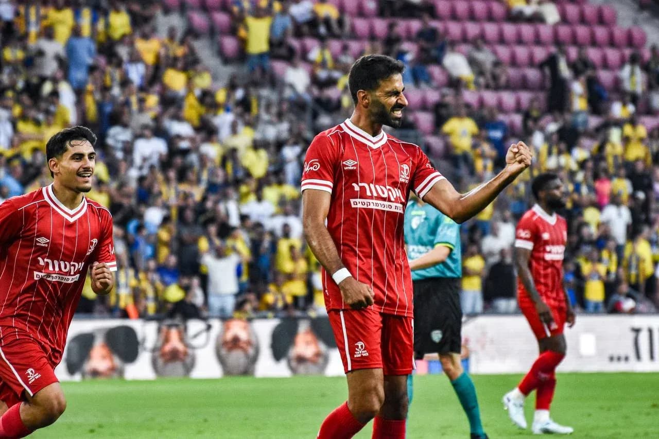 Hapoel Beer Sheva players celebrating a goal