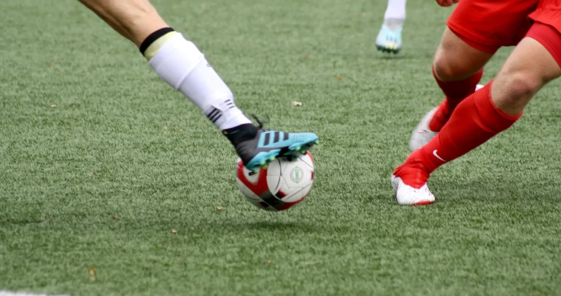 Players competing for the ball during match