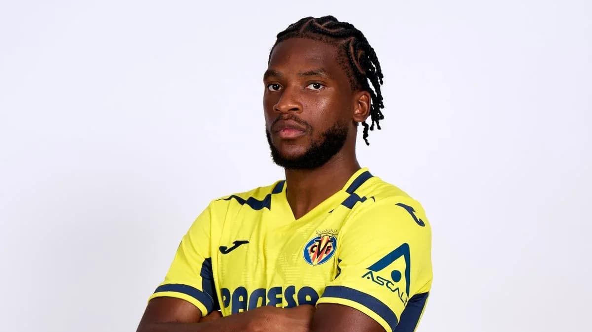Player posing in Villarreal home jersey