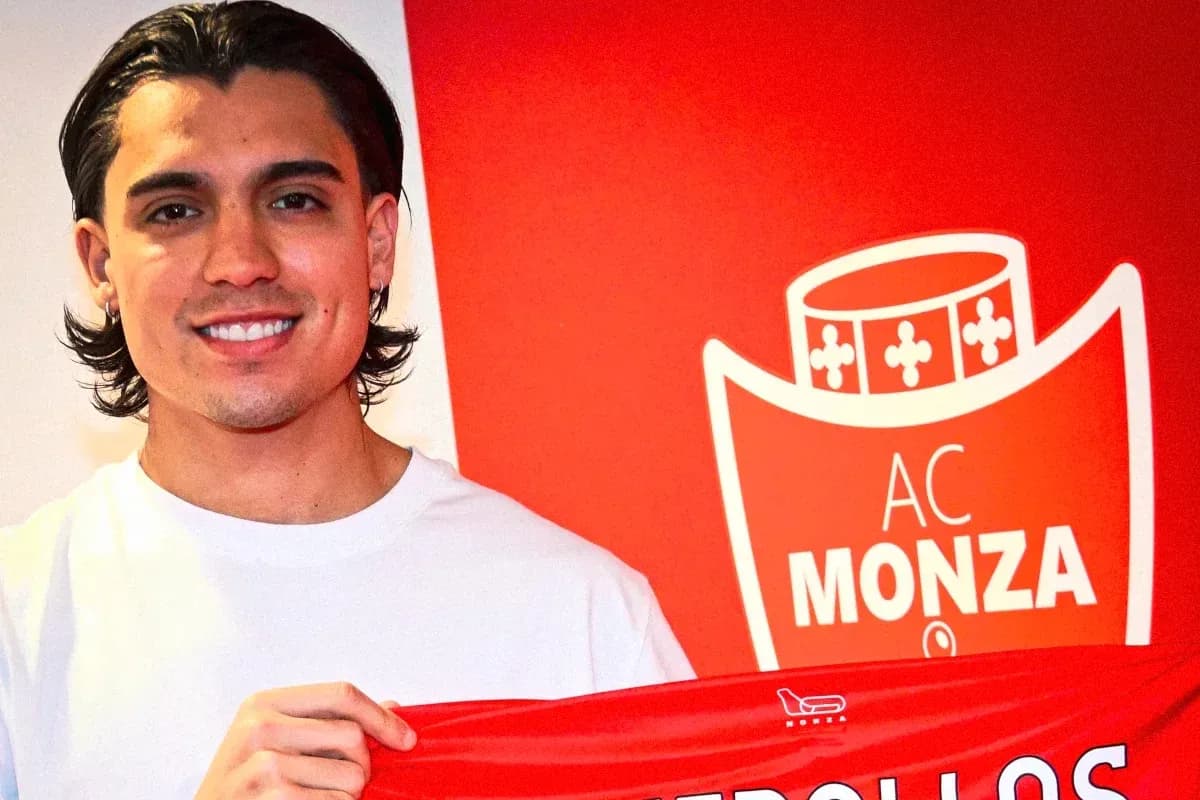 Player holding AC Monza scarf in front of logo