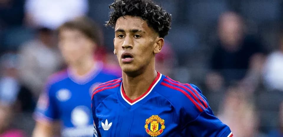 Player in Manchester United kit during match