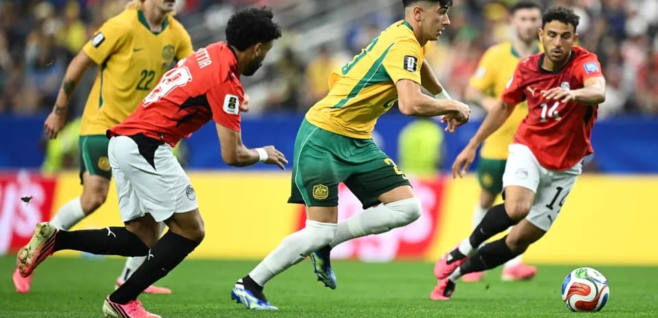 Australia and Egypt players competing for the ball