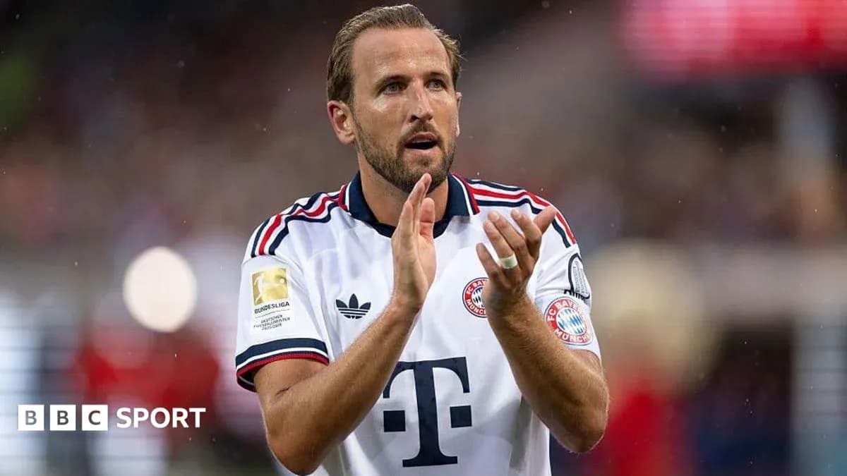Player applauding fans wearing Bayern Munich jersey