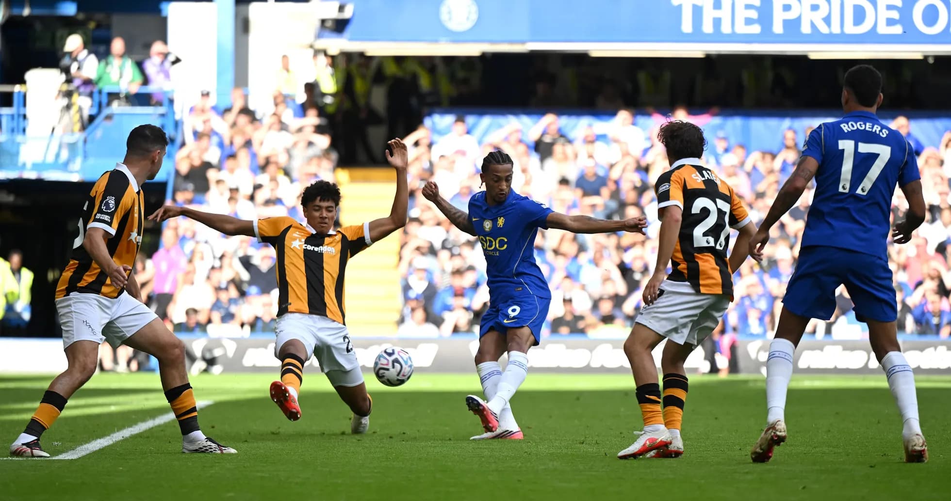 Chelsea player shoots against Hull City defense