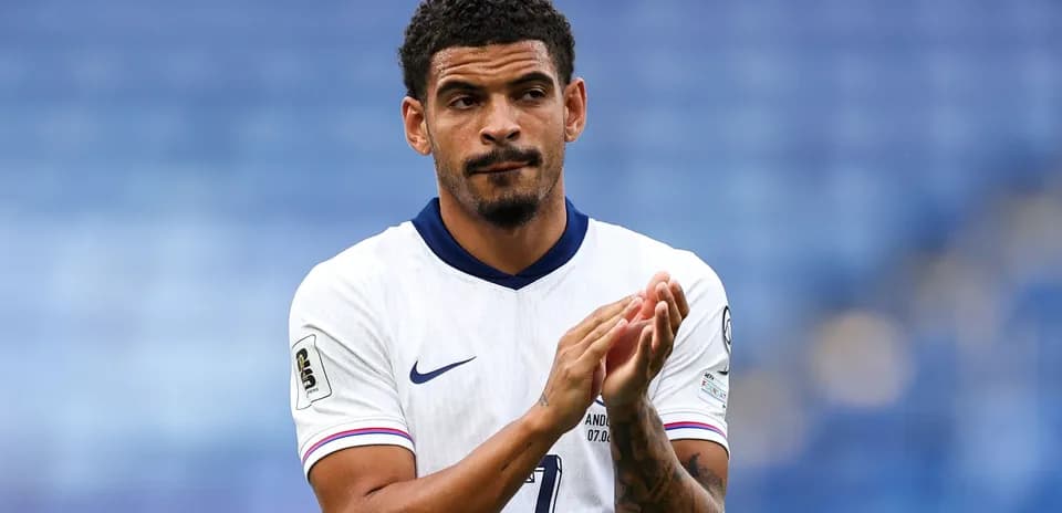 Player applauding in France national team jersey