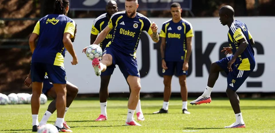 Fenerbahçe players training before Champions League match