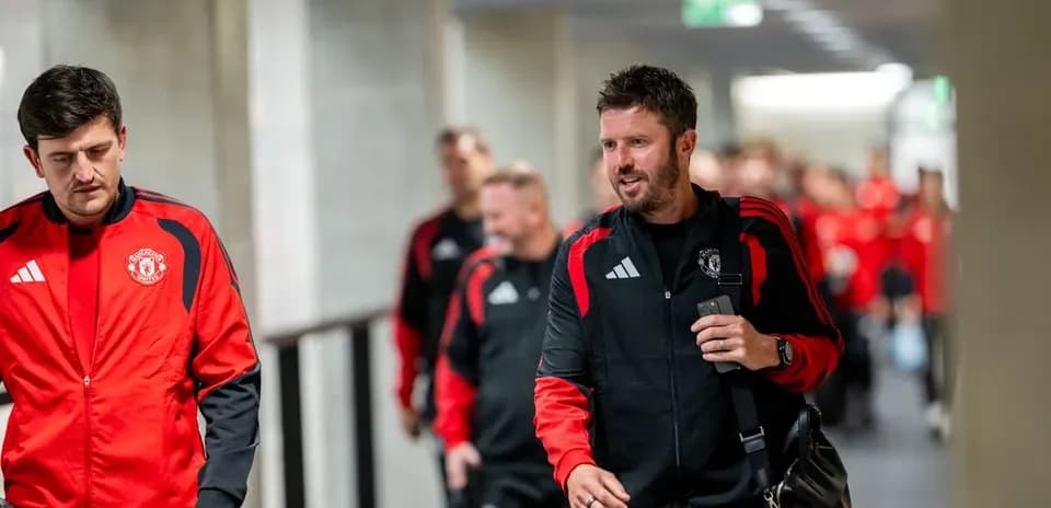 Manchester United team arriving in training attire