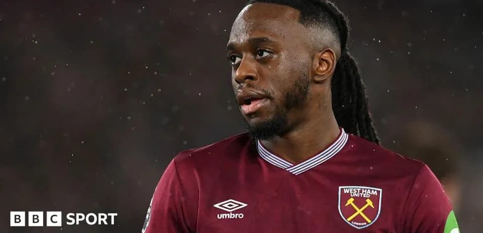 Player in West Ham United kit during match