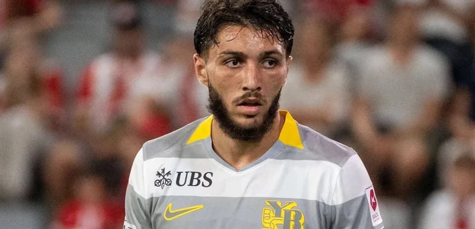 Player in yellow and gray jersey during match