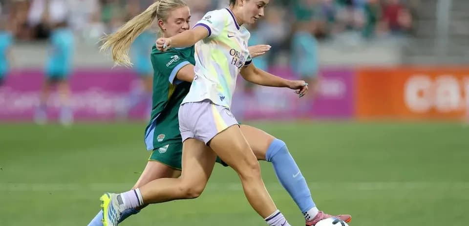Orlando Pride player dribbling past Bay FC opponent