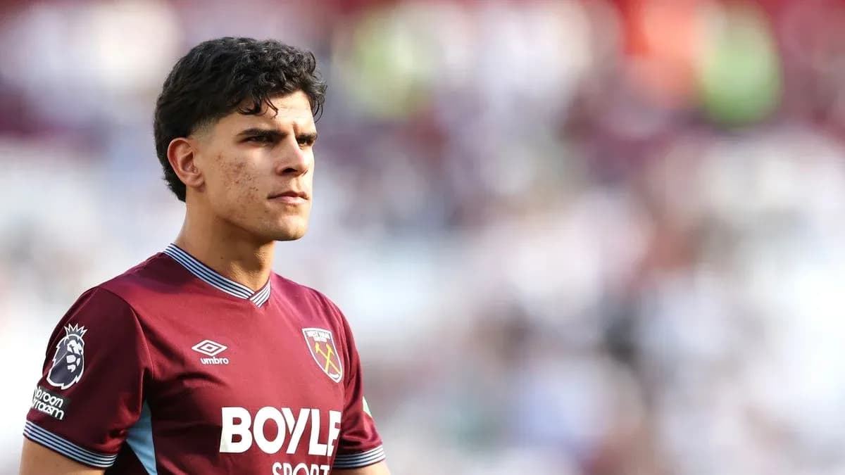 Player in West Ham United jersey on the pitch