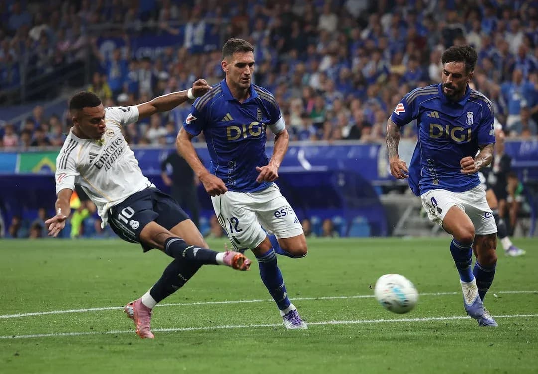 Real Madrid player shooting during La Liga match
