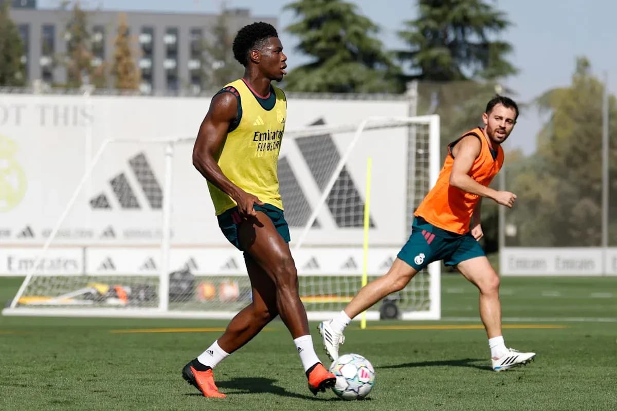 Two players training on the pitch at Real Madrid