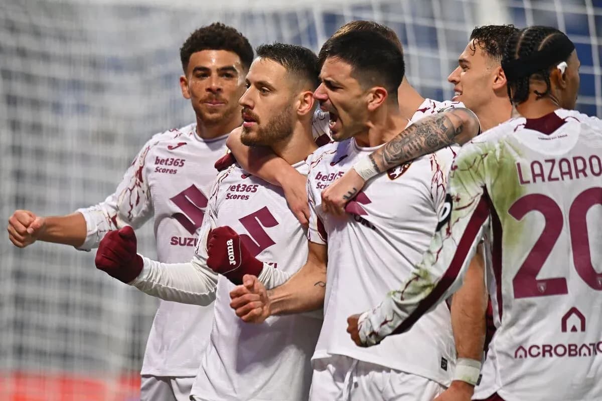 Torino players celebrating a goal during match