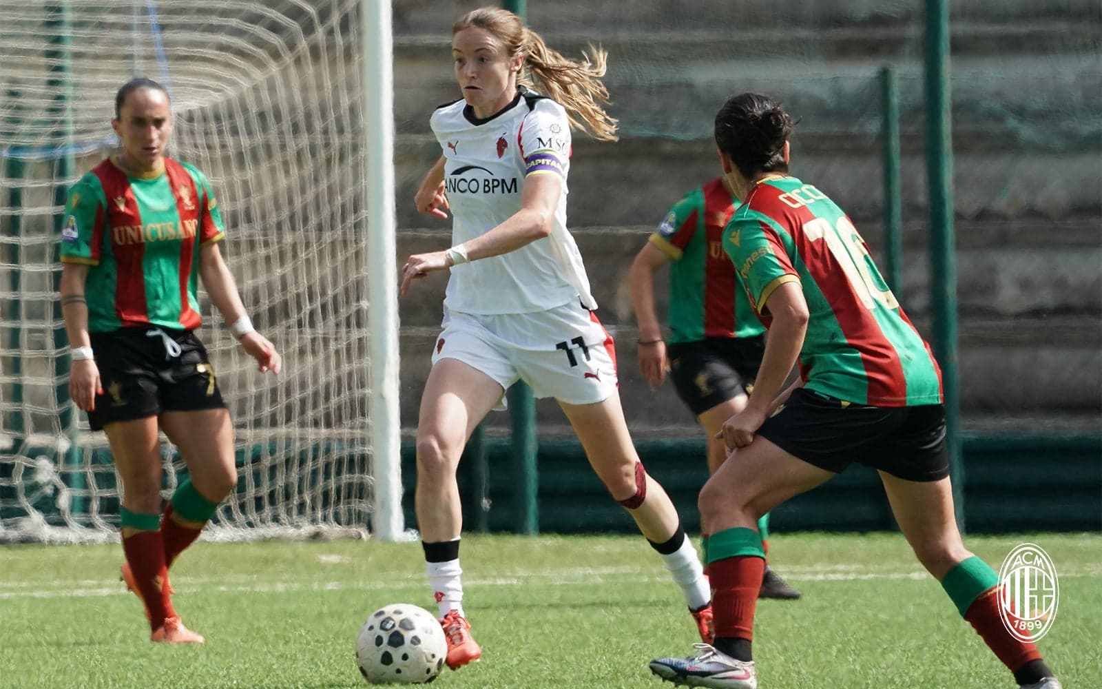 Ternana W player challenging AC Milan W player