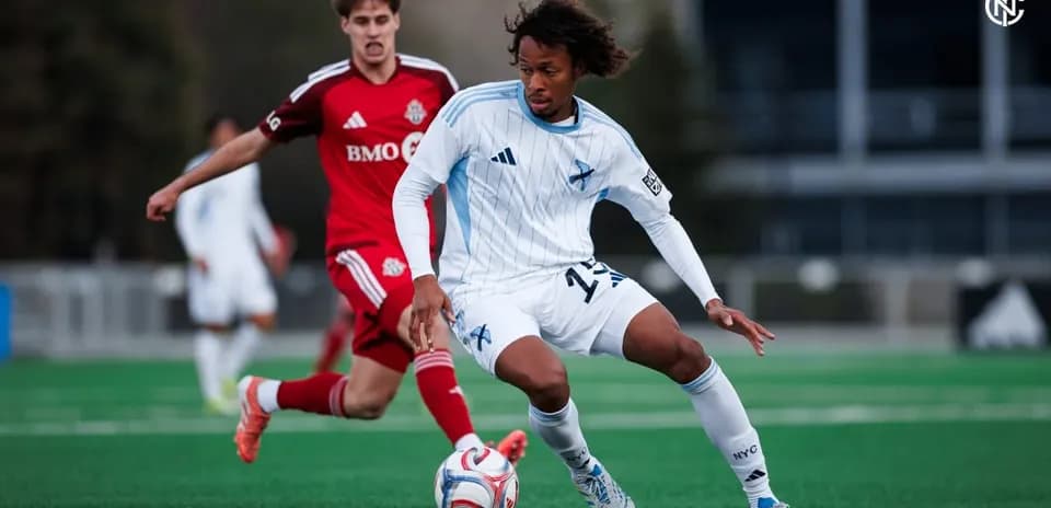 Toronto II player dribbling against New York RB II