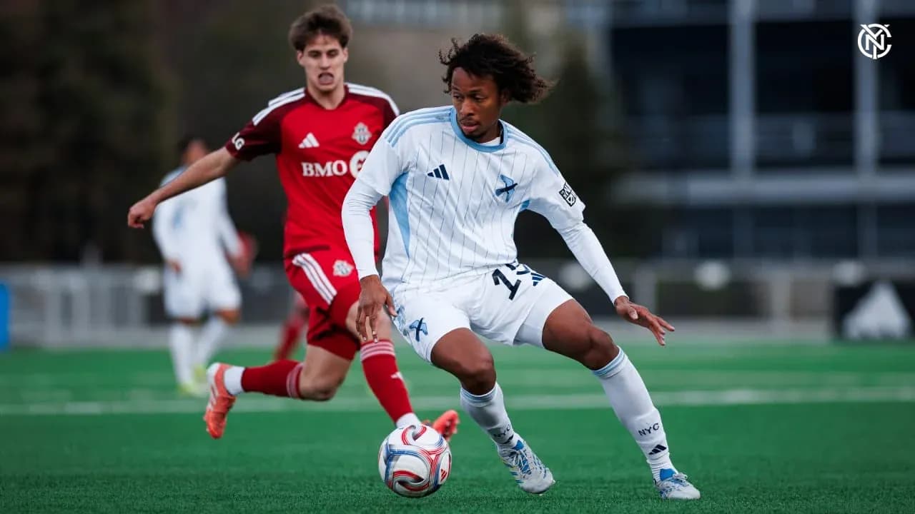 Toronto II player dribbling against New York RB II