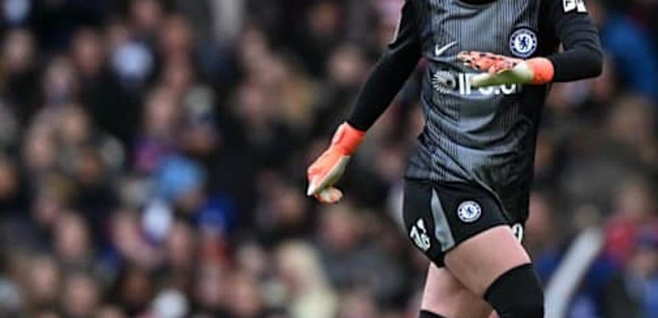 Chelsea goalkeeper preparing for play during match