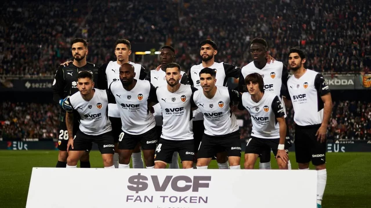 Valencia team lineup before La Liga match