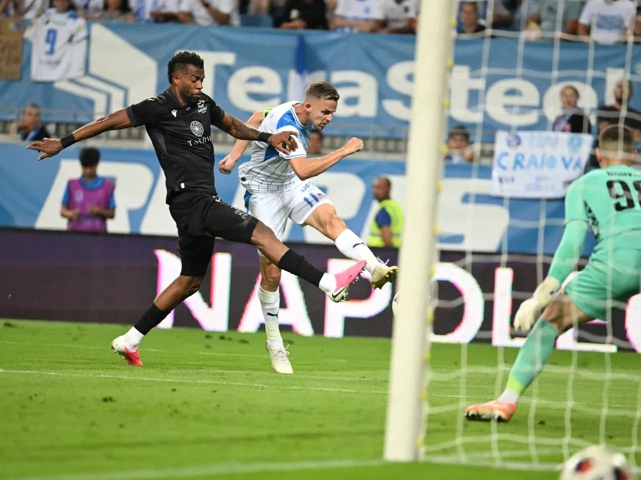 Universitatea Craiova player shooting on goal