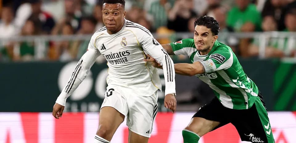 Player in white being challenged by opponent in green