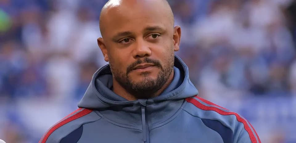 Man in hoodie with FC Bayern Munich logo