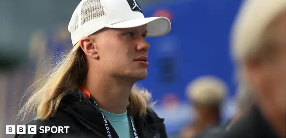Young man wearing a cap at an event