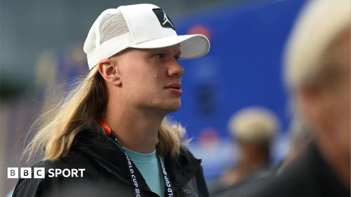 Young man wearing a cap at an event