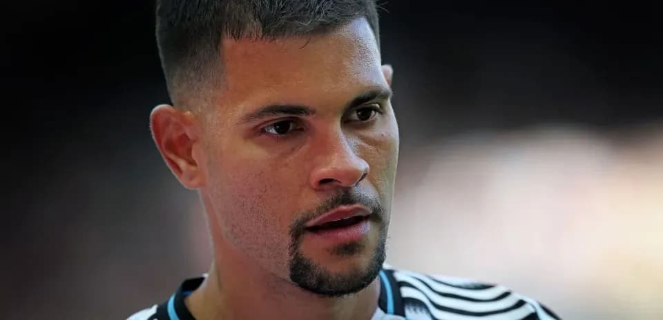 Player in Argentina kit during match preparation
