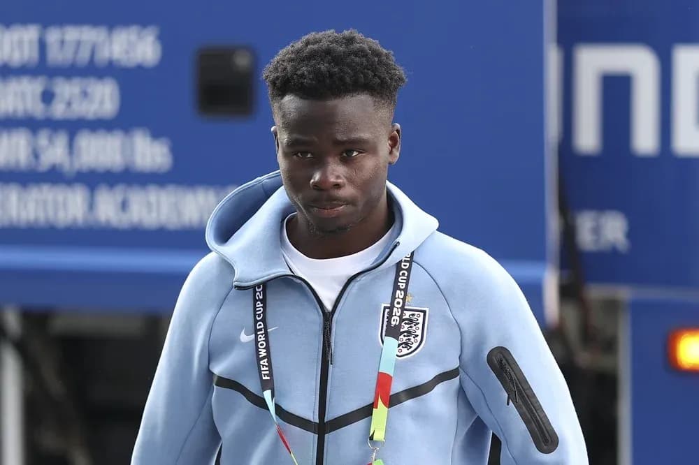 Player wearing England training gear arriving at venue