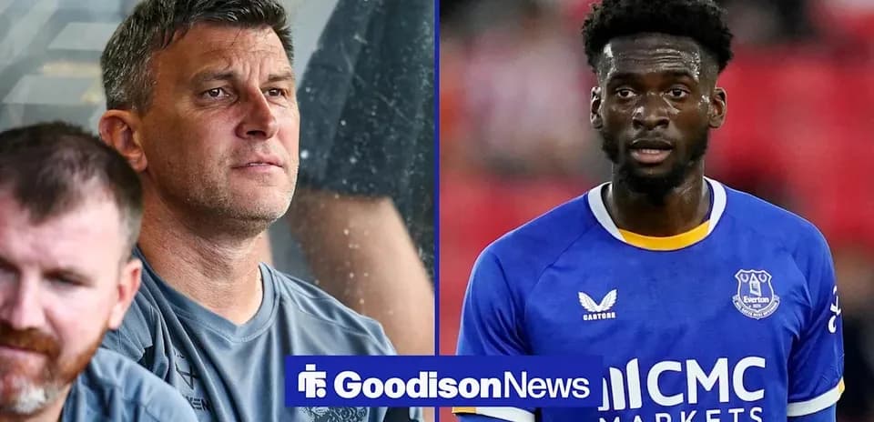 Manager and player during match coverage for Everton