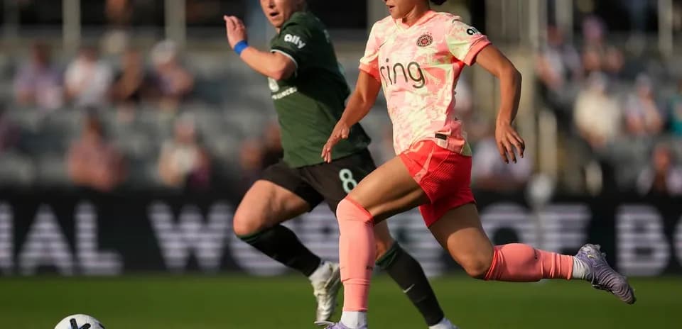 Player sprinting during Racing Louisville vs Portland Thorns match