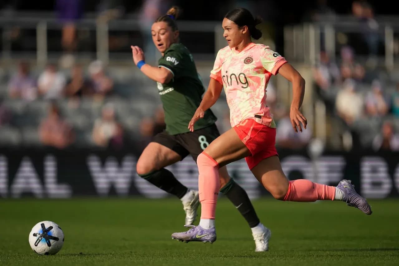 Player sprinting during Racing Louisville vs Portland Thorns match