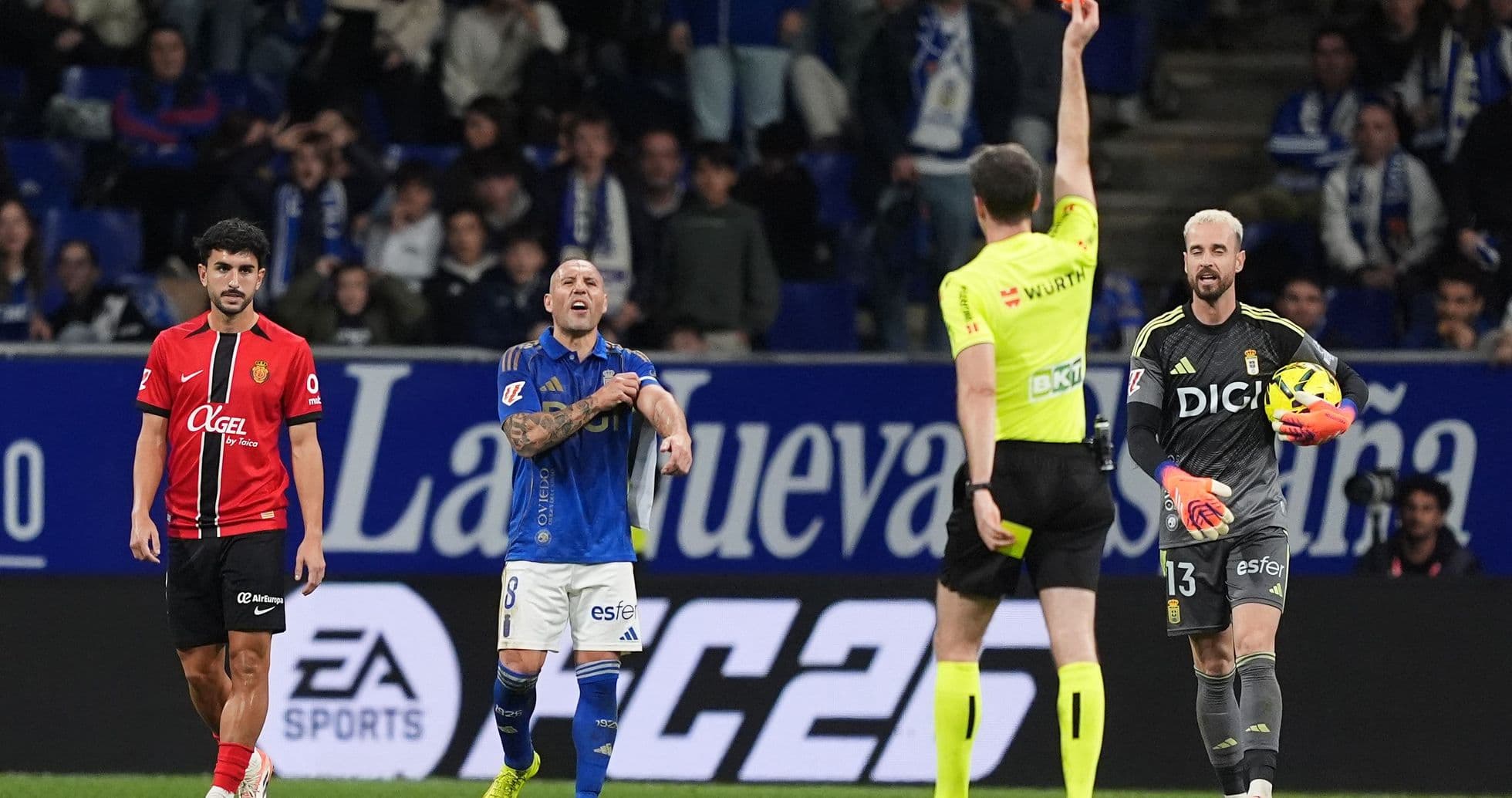 Player receiving a red card during La Liga match