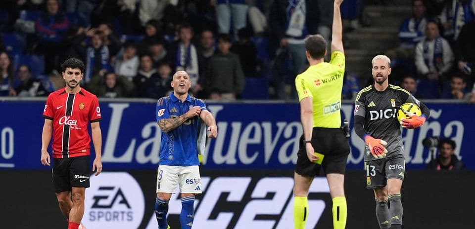 Player receiving a red card during La Liga match