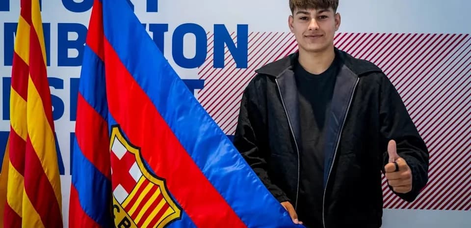 Player posing with FC Barcelona flag at event