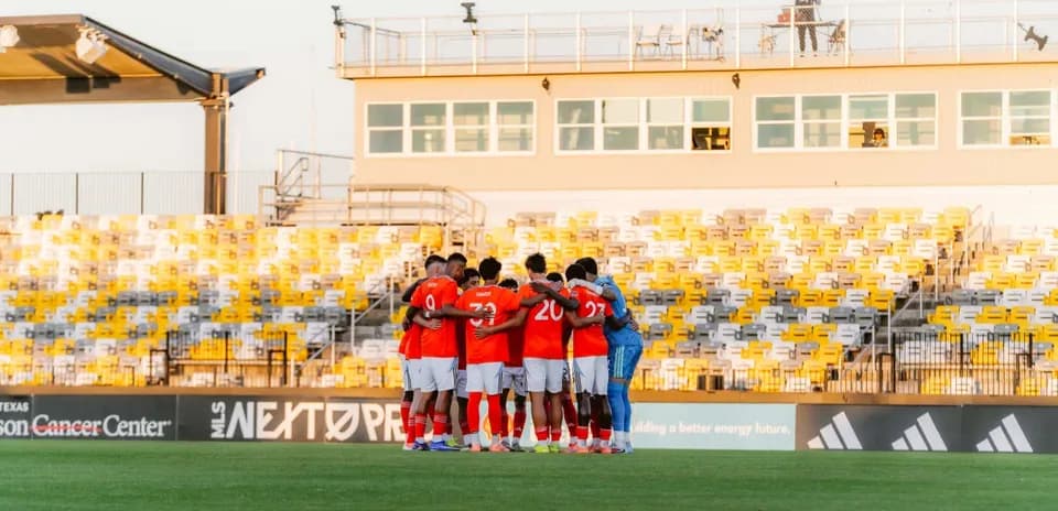 Players huddling before the match