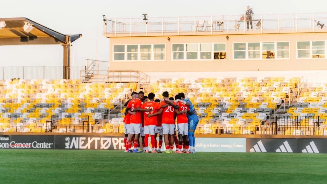Players huddling before the match