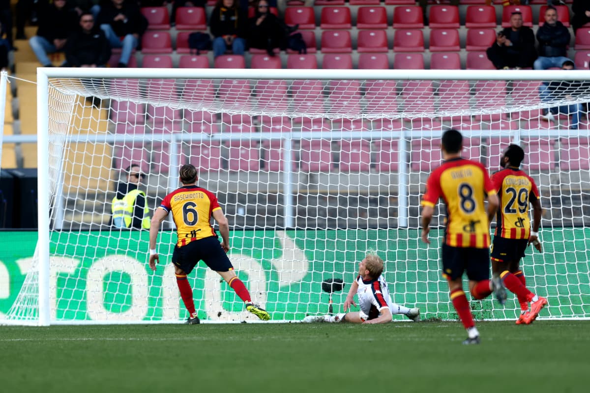 Lecce player scoring a goal against Genoa