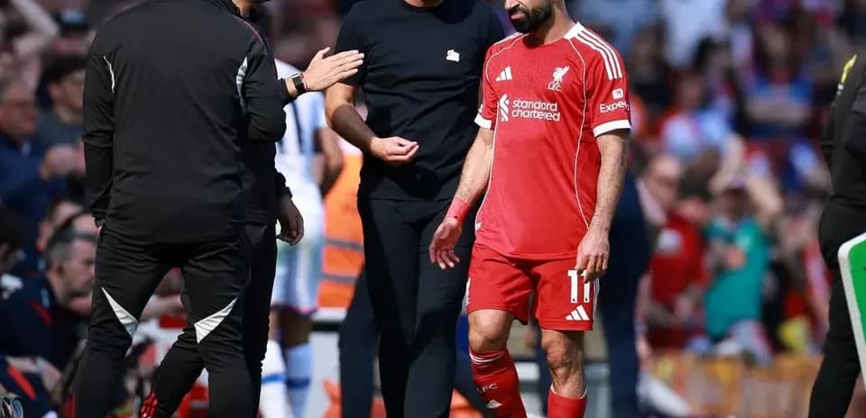 Mohamed Salah leaving the field with coaches