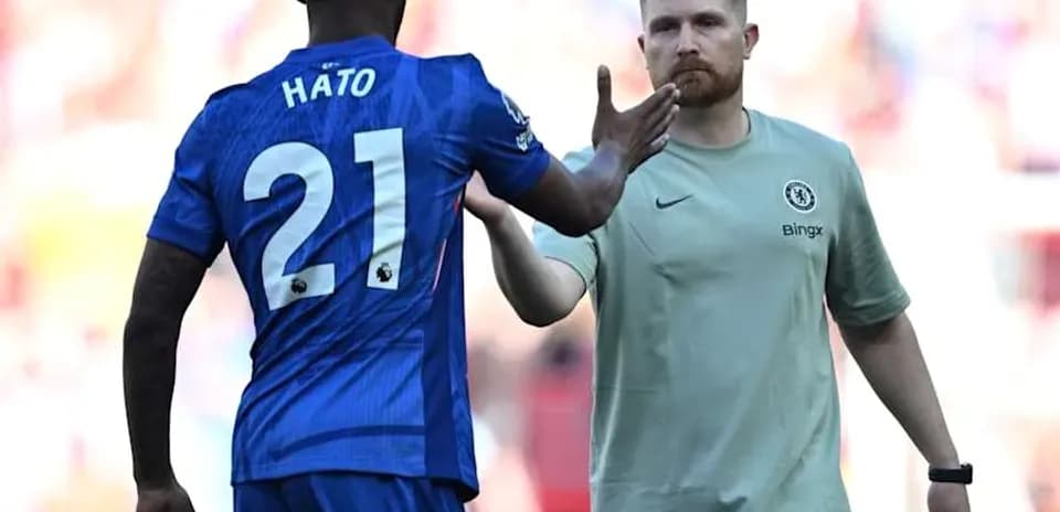 Player Hato greeting coach during match