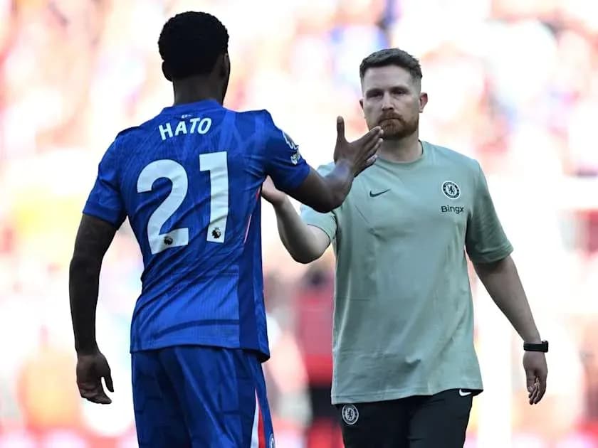 Player Hato greeting coach during match