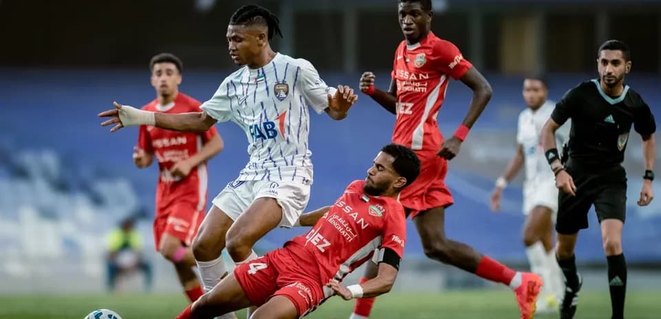 Players competing during Al Ain U23 vs Al Sharjah U23 match