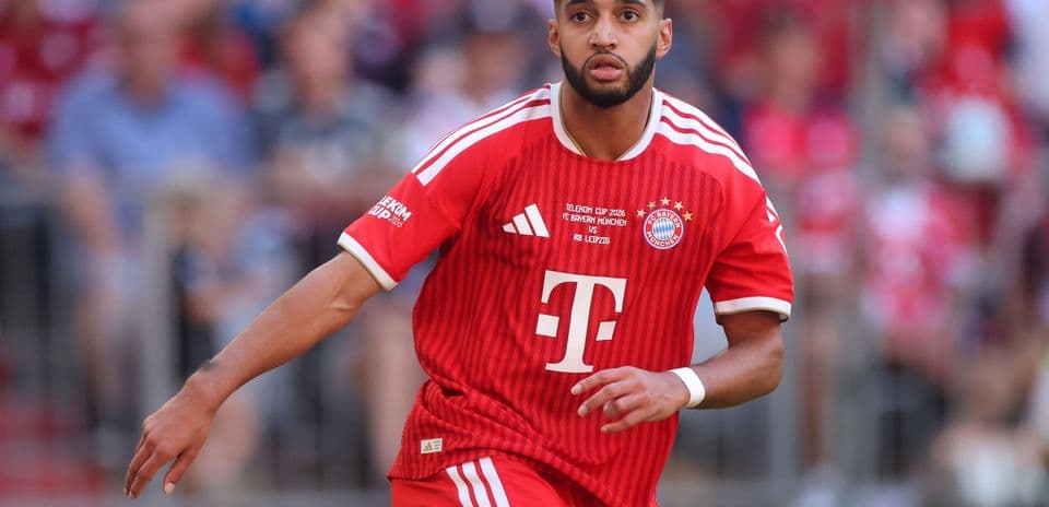 Player running in Bayern Munich's red jersey during match