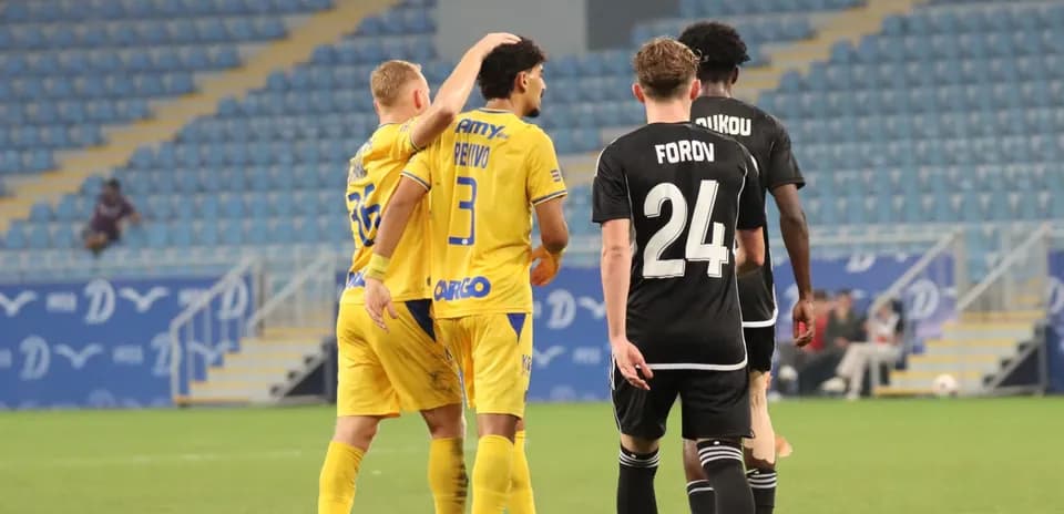 Maccabi Tel Aviv players celebrating on the pitch